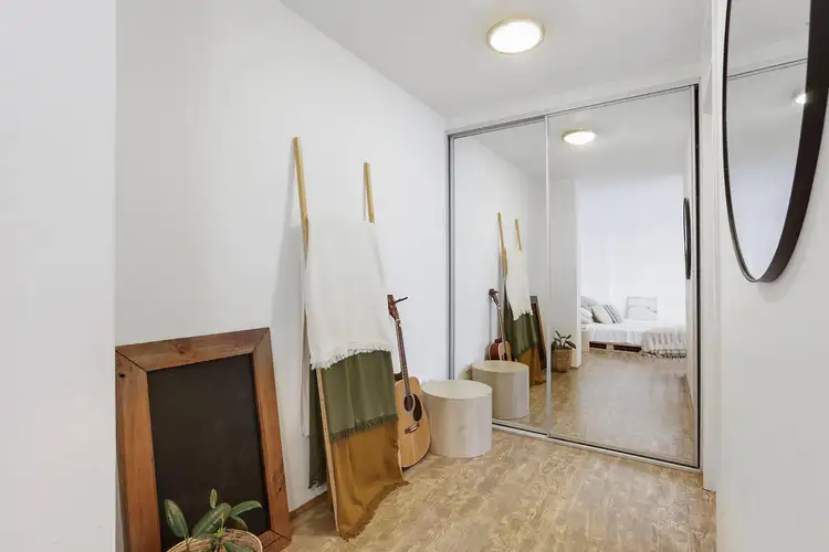 Third view of Homely studio listing, 2/51-59 Roslyn Gardens, Elizabeth Bay NSW 2011