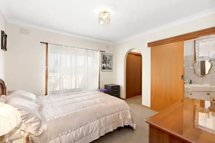 Fifth view of Homely house listing, 11 Michelle Close, Thomastown VIC 3074