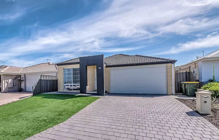 13 Avon Road, Yanchep WA 6035