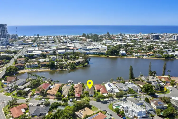 15 Vatakoula Parade, Mermaid Waters QLD 4218