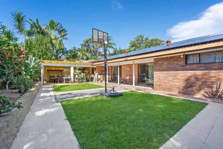 27 Evans Drive, Benowa QLD 4217