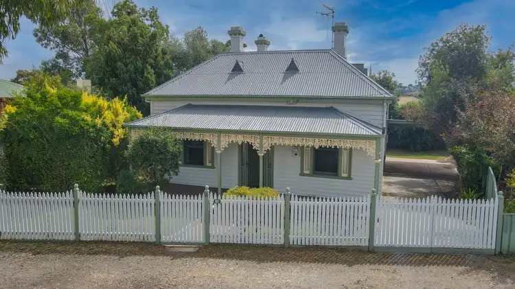 82 Gladstone Street, Quarry Hill VIC 3550