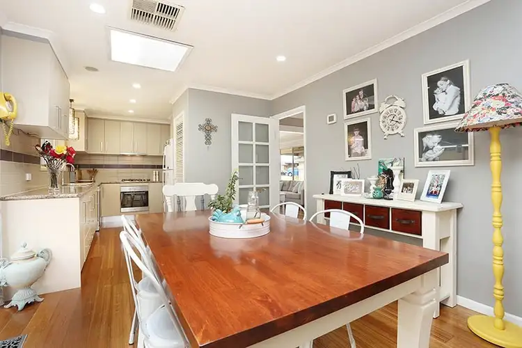 Second view of Homely house listing, 5 Lomond Court, Lalor VIC 3075