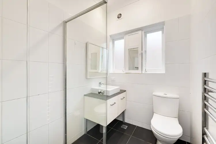 Fourth view of Homely apartment listing, 4/4 Bradly Avenue, Kirribilli NSW 2061