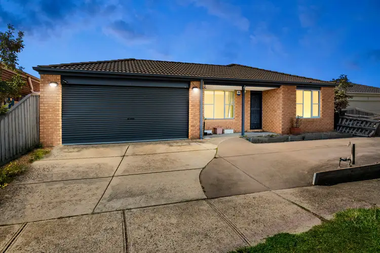 6 Honey Myrtle Way, Cranbourne VIC 3977