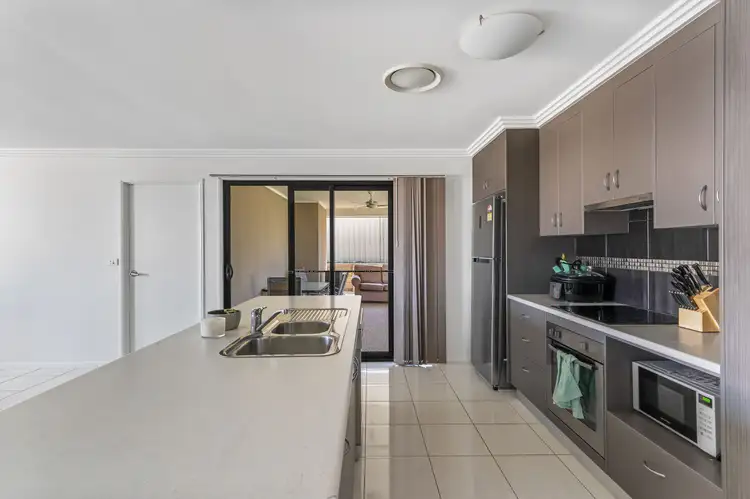 Fifth view of Homely semi-detached listing, 10 Scenic Drive, Emerald QLD 4720