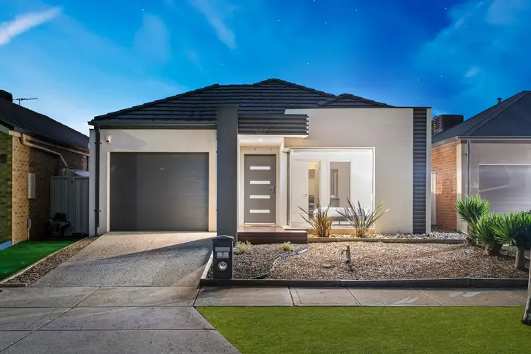 35 Barrington Circuit, Caroline Springs VIC 3023