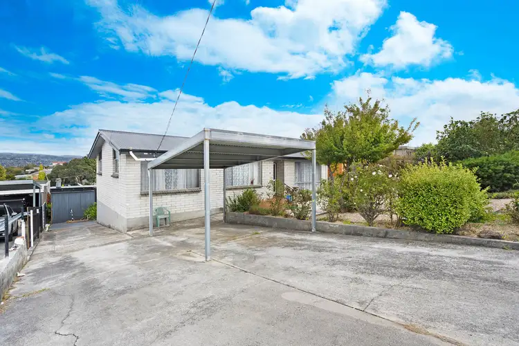 8 Crandon Crescent, Newnham TAS 7248