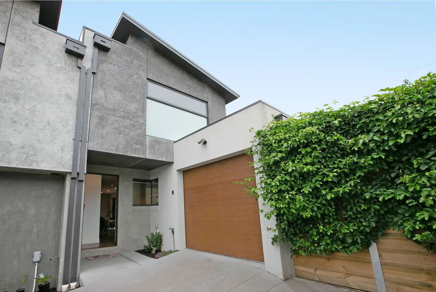 Main view of Homely townhouse listing, 2/69 St Vigeons Road, Reservoir VIC 3073