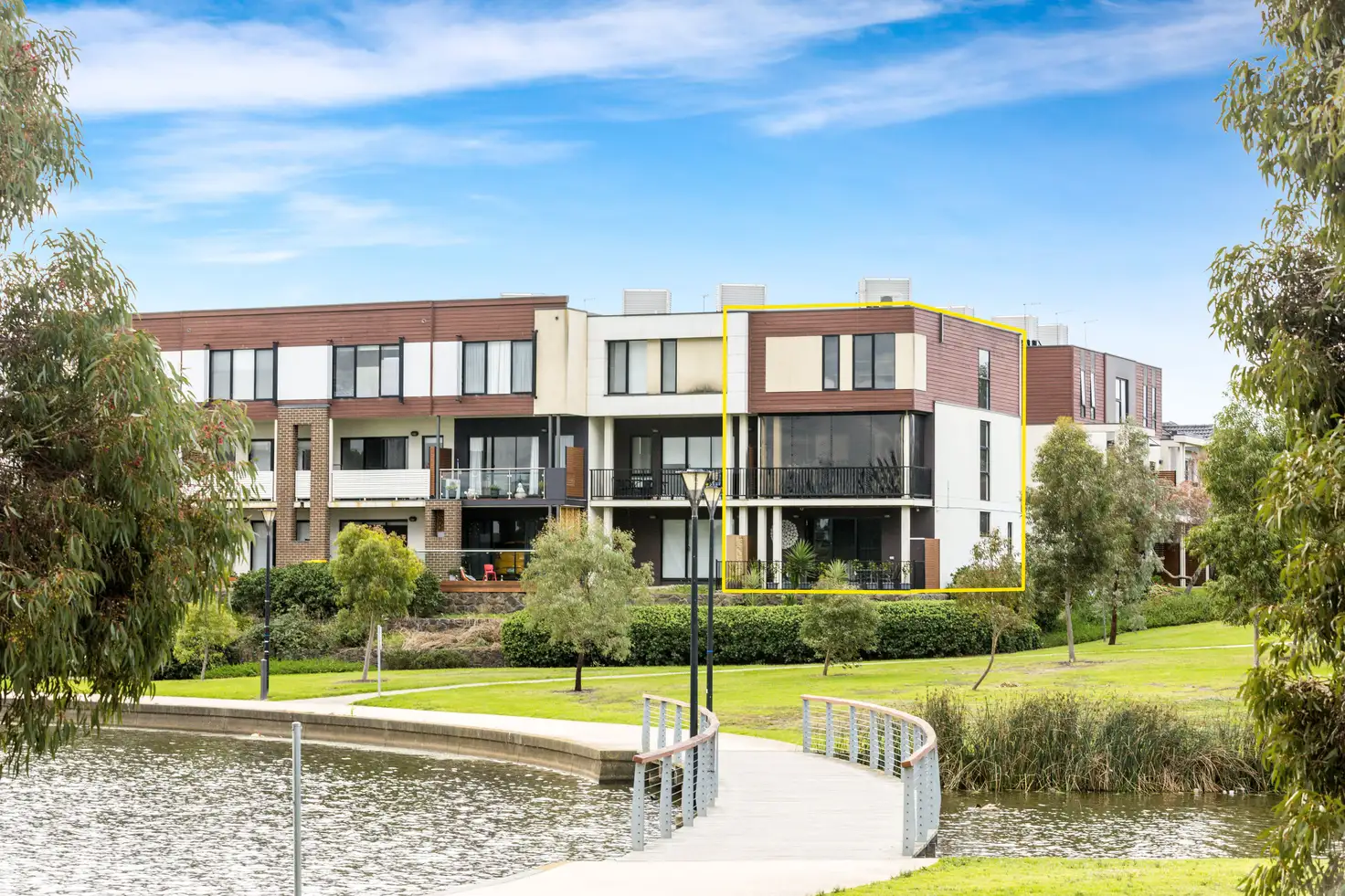 Main view of Homely townhouse listing, 32 Alexander Circuit, Craigieburn VIC 3064