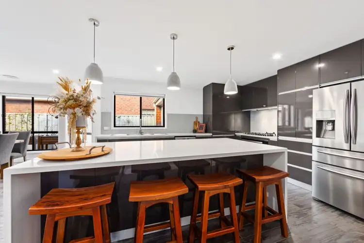 13 Mokoan Close, Caroline Springs VIC 3023