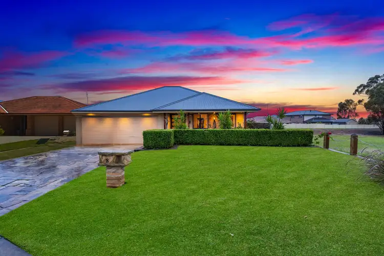 8 Border Close, Elderslie NSW 2570
