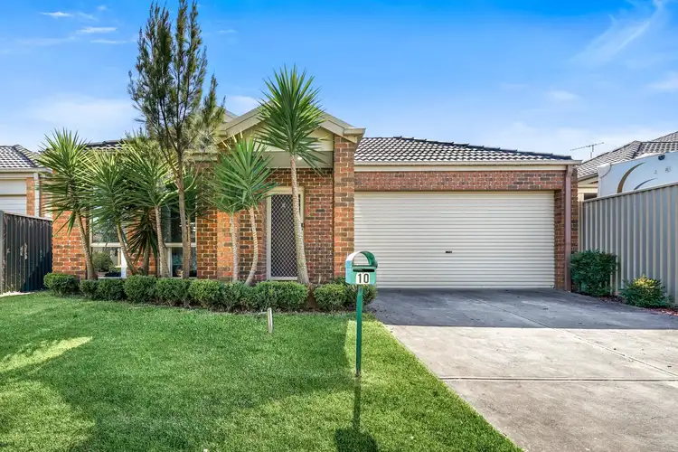 10 Page Close, Pakenham VIC 3810