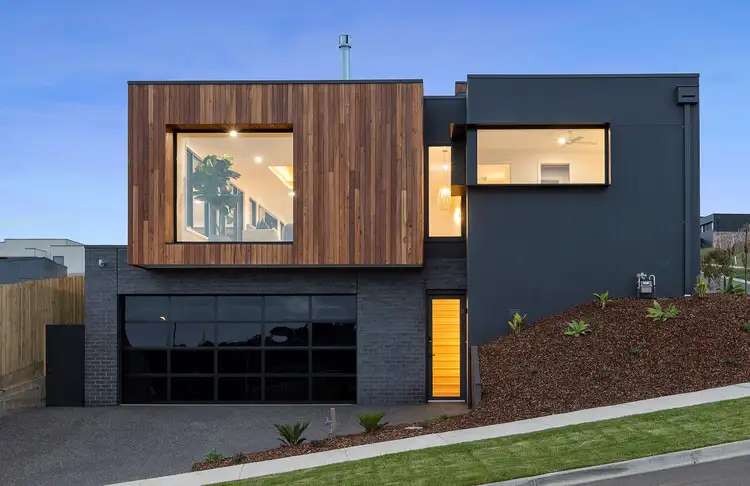 31 Strathlachlan Drive, Highton VIC 3216