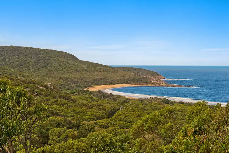 18 Hawke Head Drive, Hardys Bay NSW 2257