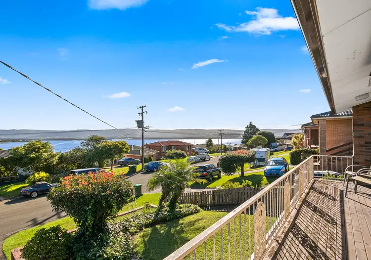 27 Shipton Crescent, Mount Warrigal NSW 2528
