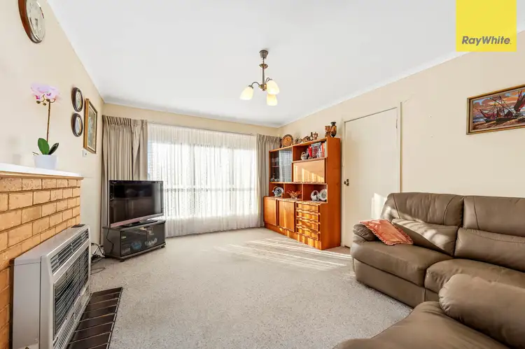 14 Stradbroke Drive, St Albans VIC 3021