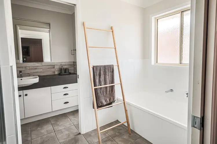Sixth view of Homely house listing, 5 Bauhinia Court, Emerald QLD 4720