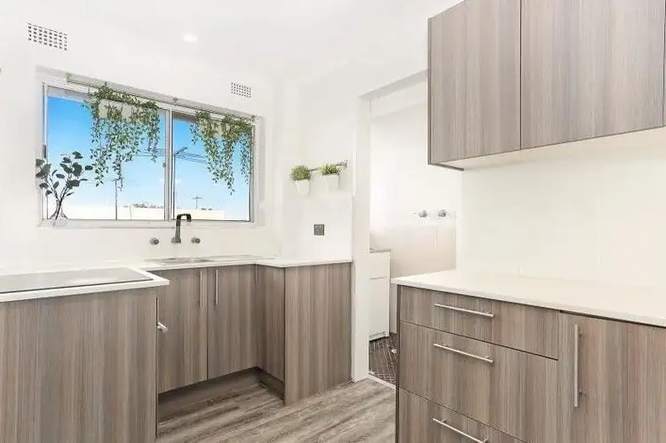 8/28 Moore Street, Campbelltown NSW 2560