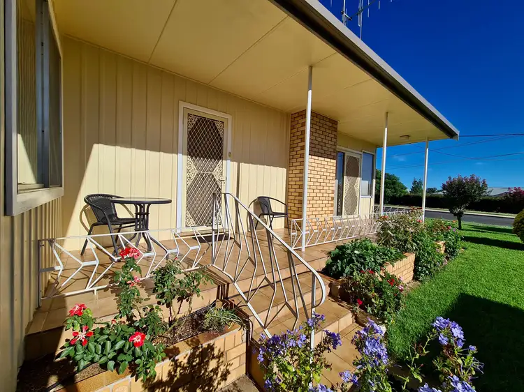 11 Brolgan Road, Parkes NSW 2870