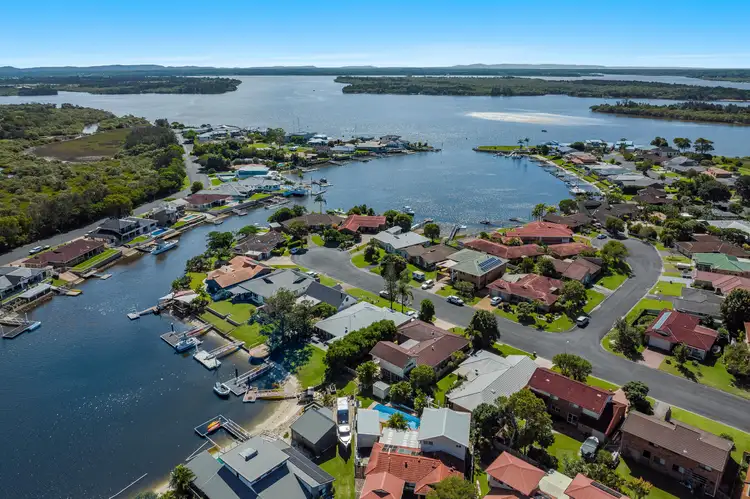 19 Mariners Way, Yamba NSW 2464