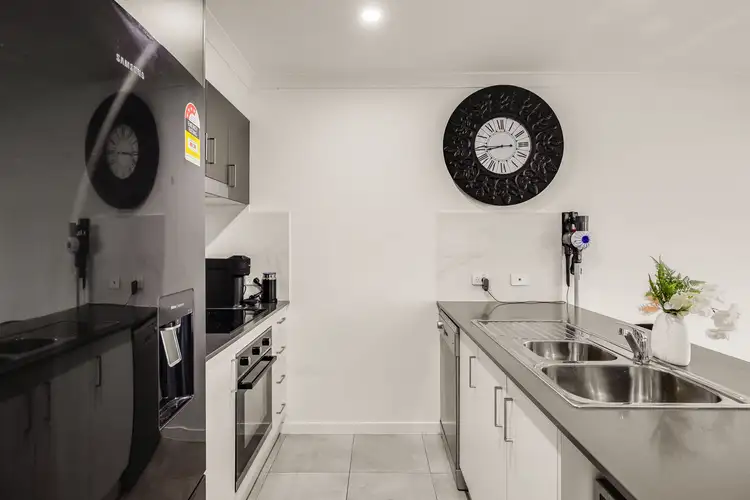 Second view of Homely house listing, 2/34 Radcliffe Crescent, Glenvale QLD 4350
