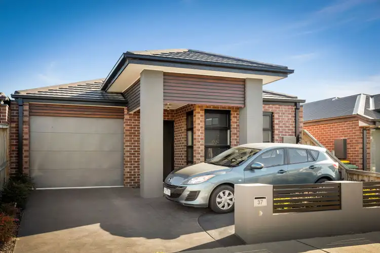 37 Clairwood Avenue, Pakenham VIC 3810