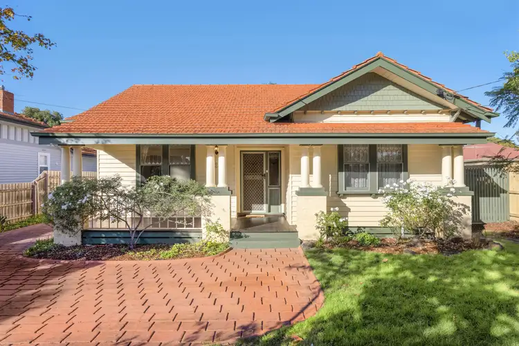 2 Calembeena Avenue, Hughesdale VIC 3166