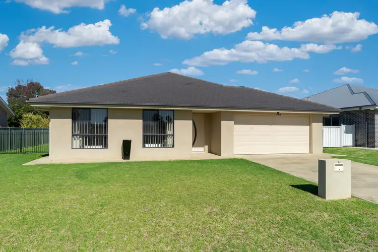 4 Mirage Drive, Cowra NSW 2794