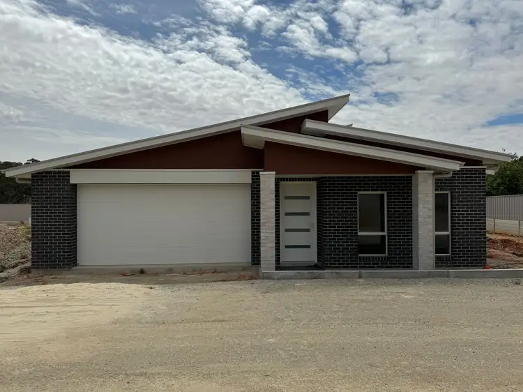 4/105 Main North Road, Clare SA 5453