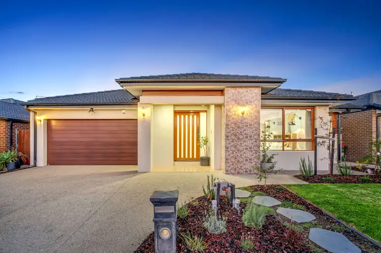 16 Fenwick Parade, Mickleham VIC 3064