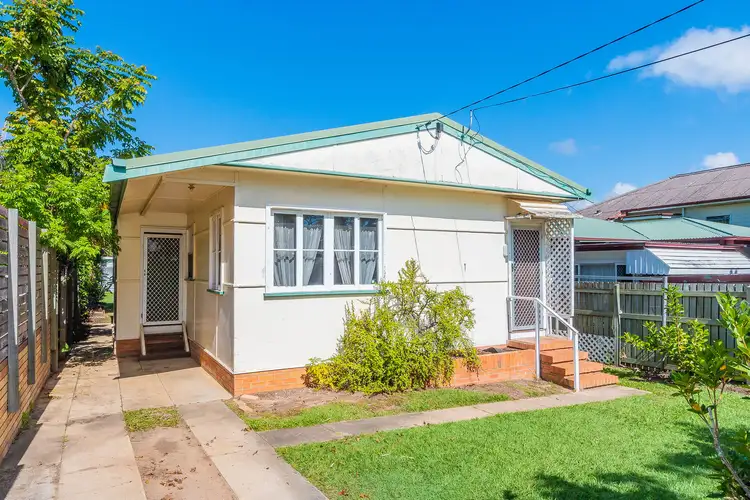 27 Annie Street, Woody Point QLD 4019