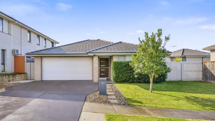 147 Mary Ann Drive, Glenfield NSW 2167