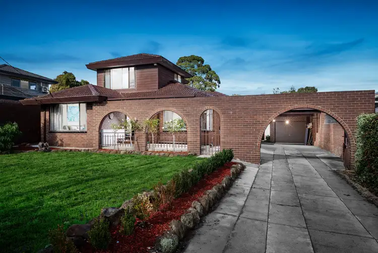 32 Maylands Crescent, Glen Waverley VIC 3150
