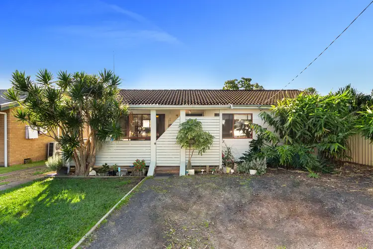 18 Spencer Road, Mannering Park NSW 2259