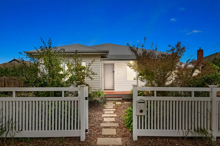 1/5 Cash Street, Kingsbury VIC 3083