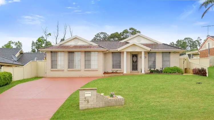 38 Archibald Crescent, Rosemeadow NSW 2560