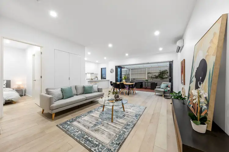 2/24 Bennett Street, Burwood VIC 3125