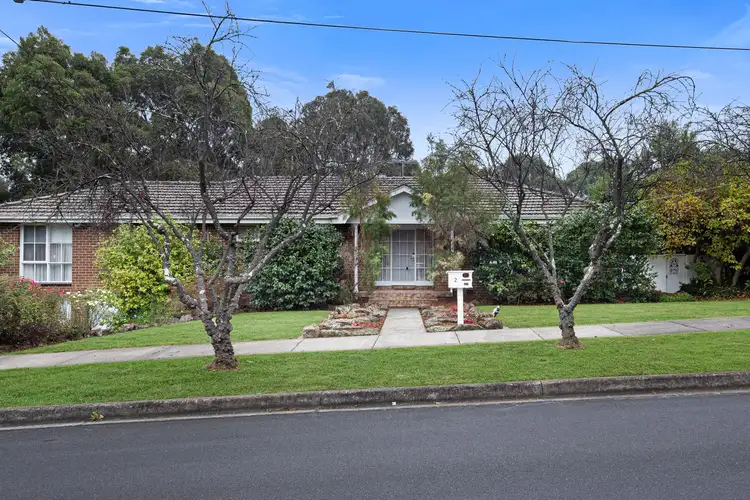 2 Crosby Drive, Glen Waverley VIC 3150