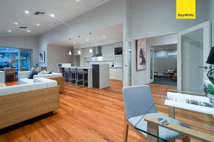 4 Pexton Drive, South Guildford WA 6055