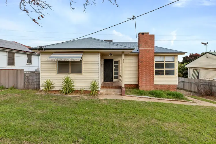 165 Macleay Street, Mount Austin NSW 2650