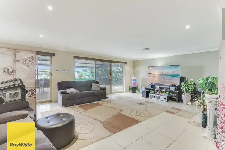 27 Whitcombe Way, Alexander Heights WA 6064