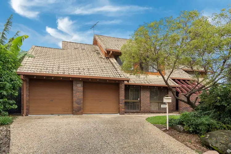 393 Winstanley Street, Carindale QLD 4152