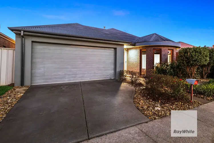 10 St Vincent Way, Caroline Springs VIC 3023