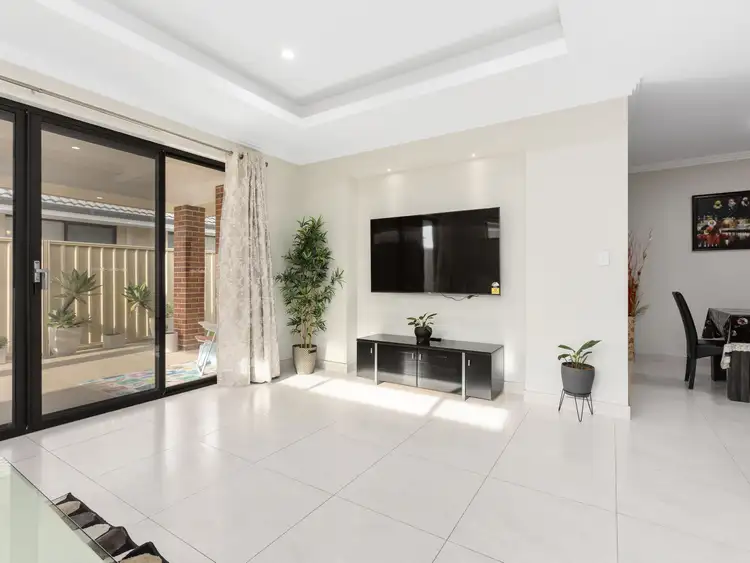 Sixth view of Homely house listing, 18 Apricot Close, Canning Vale WA 6155