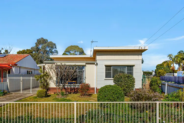 17 Kingston Street, Oak Flats NSW 2529