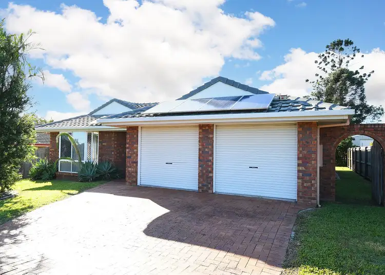 8 King Henry Court, Torquay QLD 4655