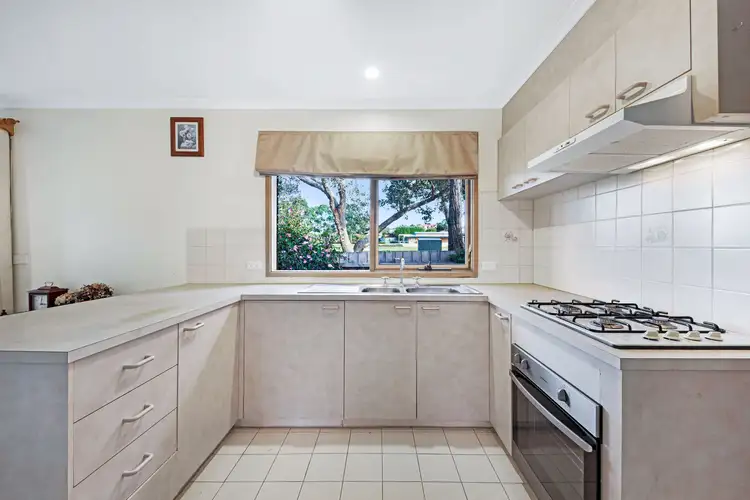 Fifth view of Homely unit listing, 2/20 Coomleigh Avenue, Glen Waverley VIC 3150