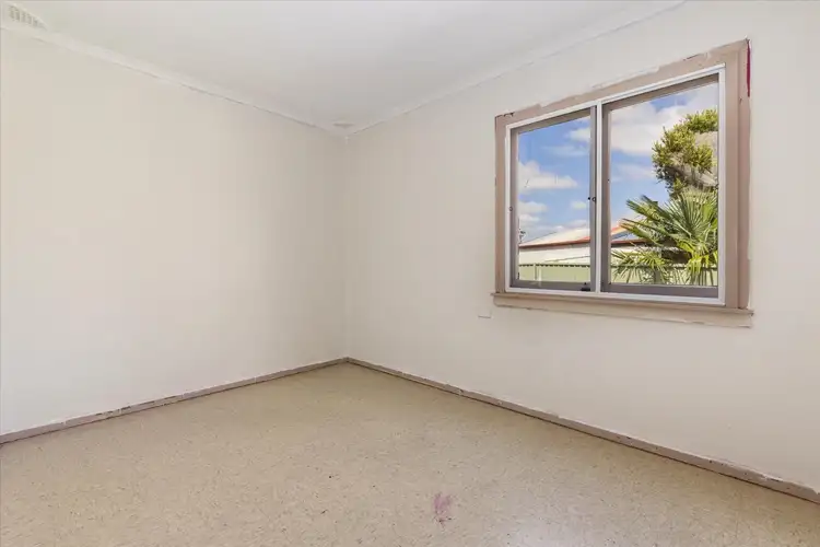 Fifth view of Homely house listing, 5 Lansdowne Place, Goulburn NSW 2580