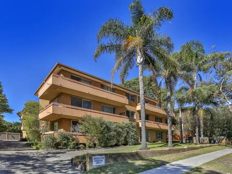 Main view of Homely unit listing, 2/84 Wyadra Avenue, Freshwater NSW 2096